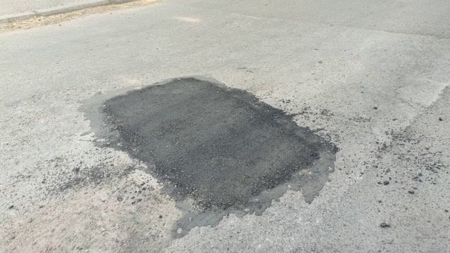 Год не могли заделать яму на дороге в Новочеркасске смотреть онлайн