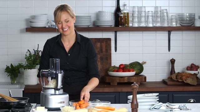 Cheesy Carrot & Parsnip "Pasta" in the Cuisinart Elemental Food Processor with Spiralizer смотреть онлайн