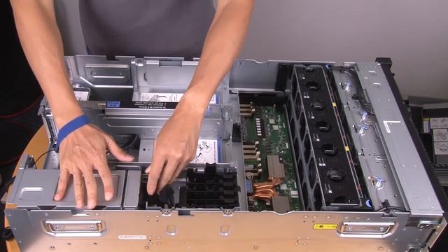 Lenovo ThinkSystem SR860 V2 removing a processor and memory expansion tray смотреть онлайн