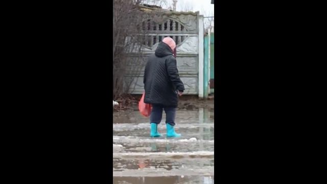 Доедут ли скорая и пожарные? Многодетные семьи бьют тревогу из-за размытых дорог смотреть онлайн