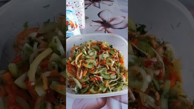 Салат из зелёных помидор просто 