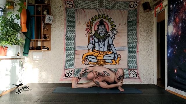 Скрутки (хатха-йога в Калуге) смотреть онлайн