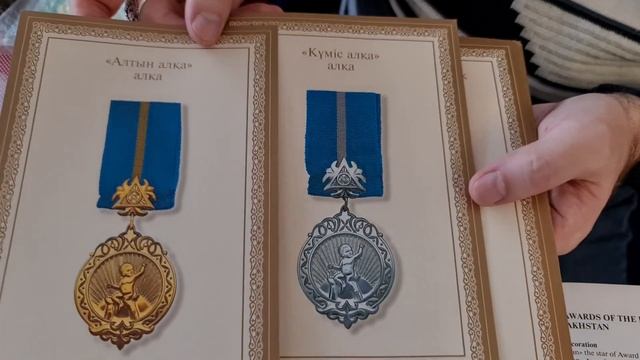 Какие открытки с госнаградами Казахстана СП купил на 2-м аукционе в клубе коллекционеров Караганды