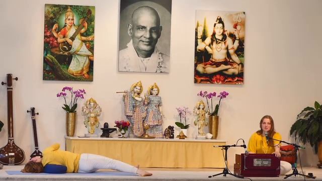 16:45 Uhr! Mantra Yogastunde mit Radha Prema - Live 16:45 Uhr 16.05.2020 смотреть онлайн