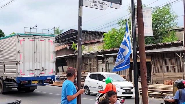 Mobil Truk,Truk Tronton,Truk Trailer,Truk Oleng,Truk Fuso,Truk L300,Truk Mbois di Jalur Kereta Api смотреть онлайн