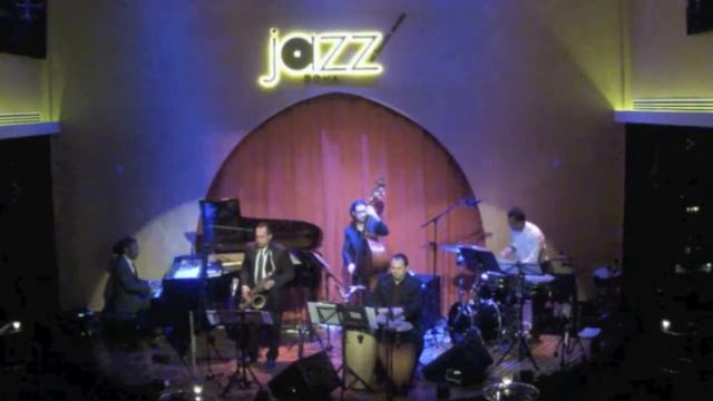 Elio Villafranca Quintet playing "Verdaderos Amigos" live at JALC Doha смотреть онлайн