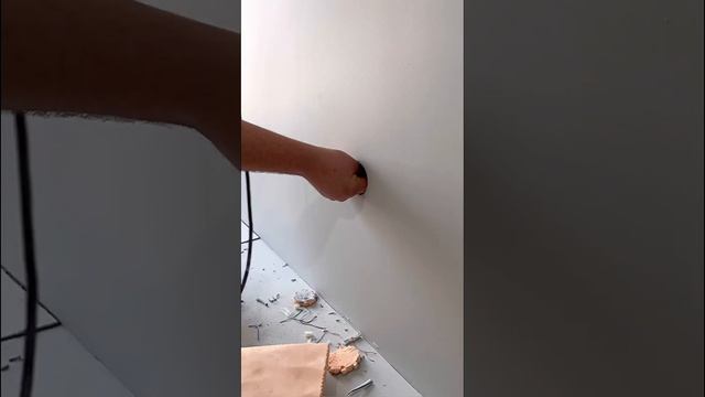 Канал для проводов в зоне ТВ!? #ремонтквартир #ремонтподключ #дизайнинтерьера #малярныеработы смотреть онлайн