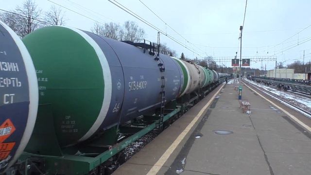 "Спасибо мужики)" Электровоз ВЛ10У-396 с грузовым поездом следует по станции Яхрома смотреть онлайн