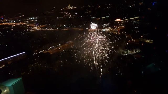 Вид на Салют из башни Империя (Moscow City) смотреть онлайн