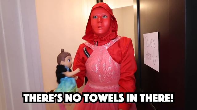 Giant HOME ALONE Trap inside DOLLHOUSE in Real Life! Rebecca Zamolo смотреть онлайн