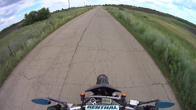 Поездка на дальняк на Suzuki DRZ400SM, на плотину на реке Большой Иргиз смотреть онлайн