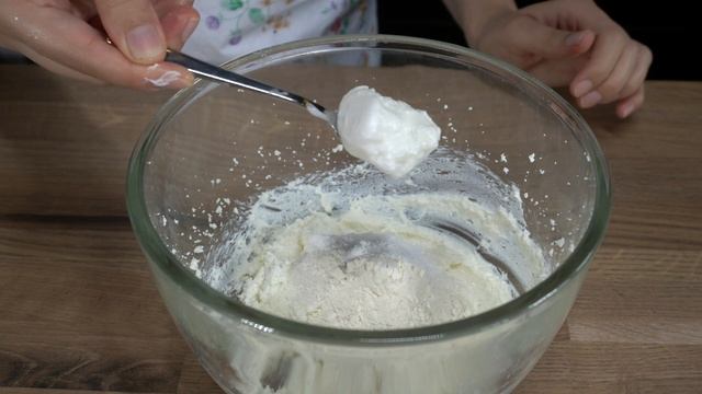 Russian Cream Cheese Buns - Vatrushka Recipe - Slavic Cheesecake Vatrushka Buns