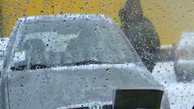 ЧИСТКА льда с машины.flv смотреть онлайн