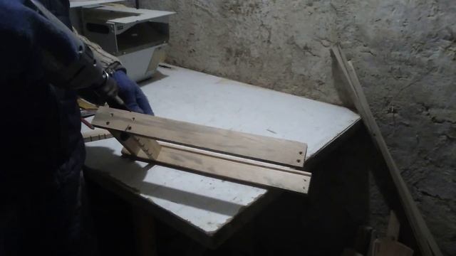 Кормушка для пчел своими руками.Как сделать Потолочную кормушку смотреть онлайн
