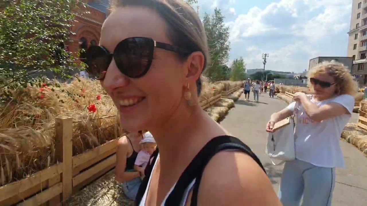 Отправились на фестиваль "Цветочный джем" смотреть онлайн