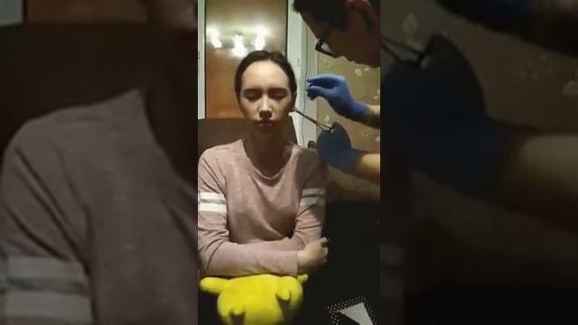 001. Юля. Два прокола мочки левого уха смотреть онлайн