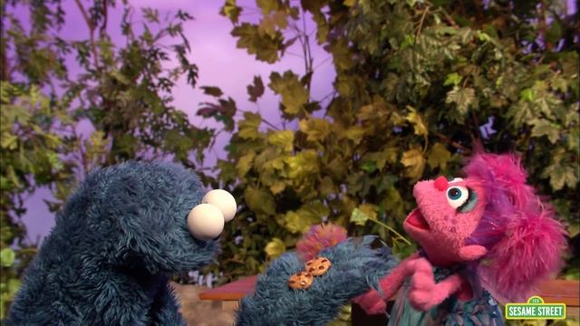 Sesame Street: Cookie Monster Shares Cookies With Abby