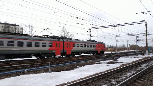 Электропоезд ЭД4М-0438, ст. Рыбацкое, г.СПб, 01.03.2021г. смотреть онлайн