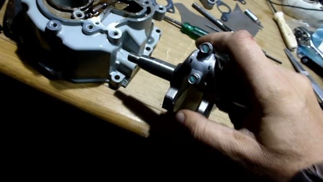 Лодочный мотор Suzuki 2. 5 заклинил Сборка мотора #МексиканецТВ смотреть онлайн