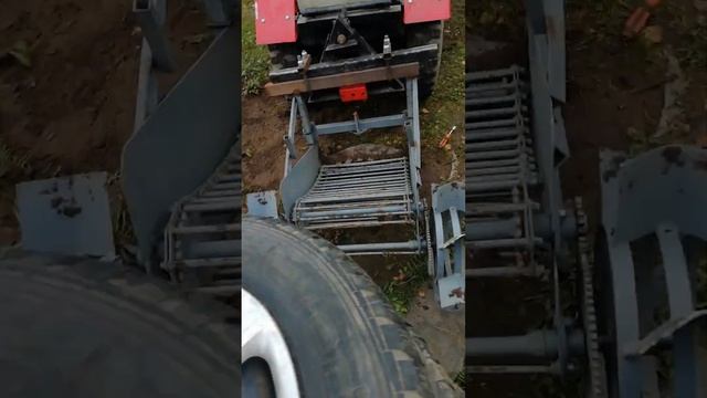Транспортерная копалка от мотоблока на трактор самоделку/Копалка для картошки на минитрактор смотреть онлайн