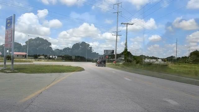 Автодиллерская точка Ниссан в торговом центре США смотреть онлайн