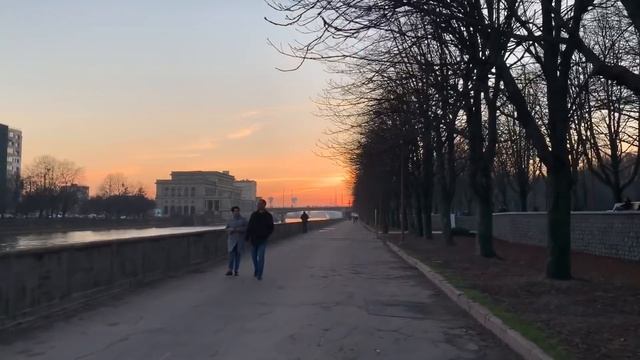 Как женщине стать пилотом вертолета? Сколько получают пилоты? смотреть онлайн