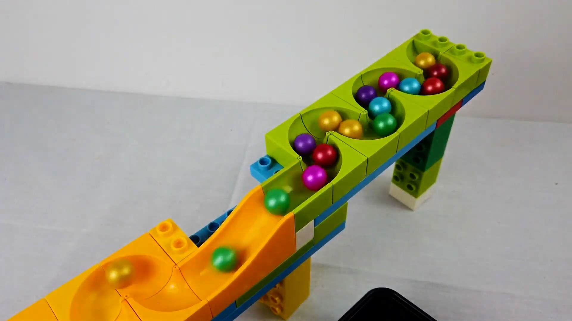 Горка для шариков - Цветные горки. смотреть онлайн