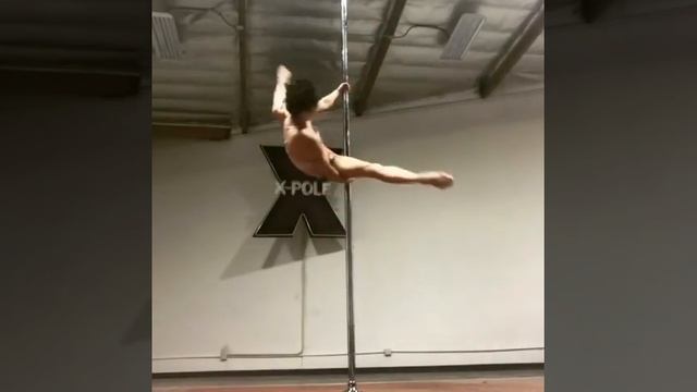 Pole Dance. Красивый элемент с Наташей Вонг. смотреть онлайн