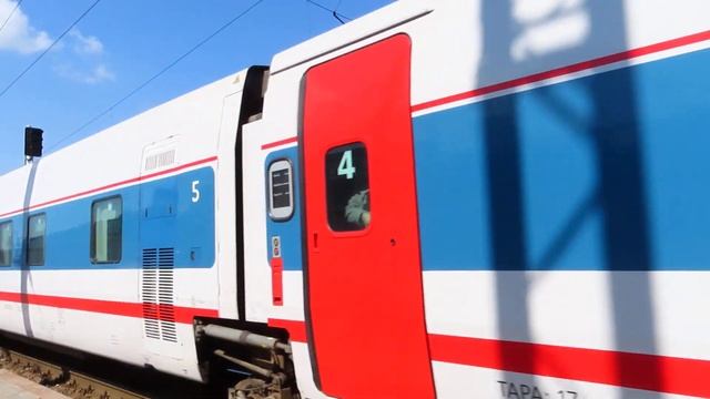 Электровоз ЭП20-011 с поездом№702Н "Стриж"Москва-Нижний Новгород станция Н. Н. Московский 28.07.202 смотреть онлайн