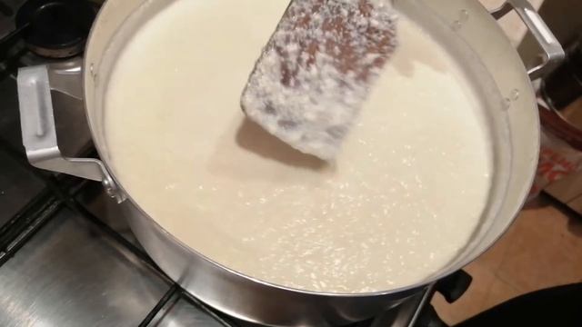 ДОМАШНИЙ СЫР С МАСЛИНАМИ. ПРОСТОЙ РЕЦЕПТ. ЛУЧШЕ СЬЕСТЬ, ЧТО САМ ПРИГОТОВИЛ смотреть онлайн