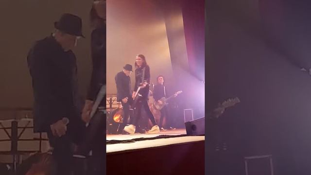 Глеб Самойлоff & The MATRIXX - Ненормальный (г. Екатеринбург. ККТ "Космос". 27.10.2017) смотреть онлайн