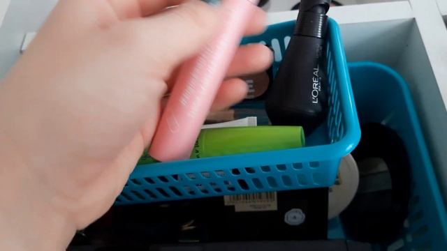 мой косметический столик январь 2022. как храню проект и как храню косметичку на неделю. смотреть онлайн