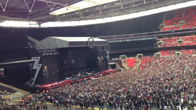 James - Sometimes (live @ Wembley, 22/6/2013) смотреть онлайн