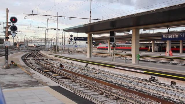 EC train Venezia - Zurich leaving Venezia Santa Lucia station смотреть онлайн