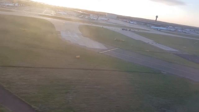 Landing in London's Stansted airport (STN) - Ryanair смотреть онлайн