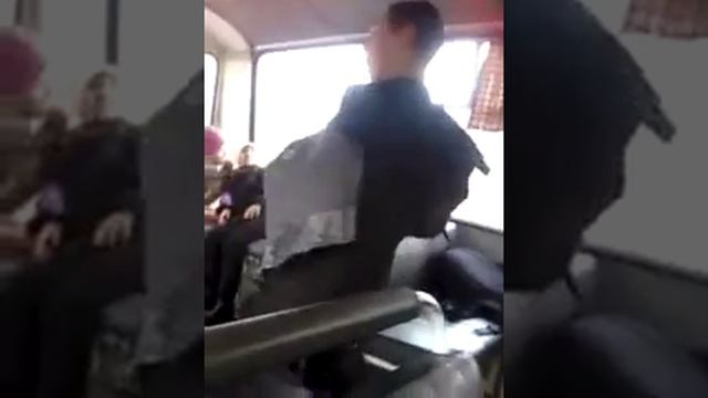 Вот так надо вести себя в автобусе смотреть онлайн