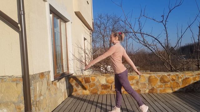 Динамичная растяжка на природе. 1 смотреть онлайн