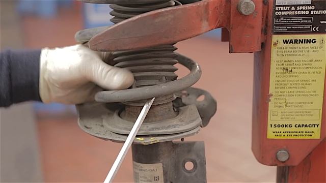 Ford Mondeo Mk4, Front Shock Absorber Strut Top Bearing /Bush Replacement смотреть онлайн