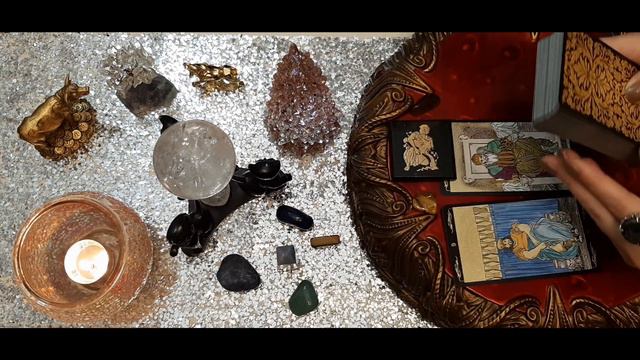 Таро прогноз на январь 2021 года для ВОДОЛЕЕВ! смотреть онлайн