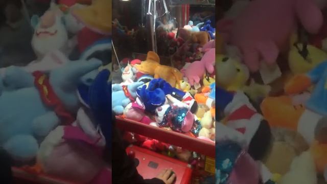 Как обмануть автомат с игрушками смотреть онлайн