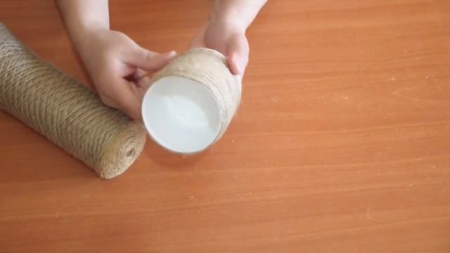 Цветочный горшок из баночки от крема - Поделки своими руками / Diy Best out of waste empty Cream Bo смотреть онлайн