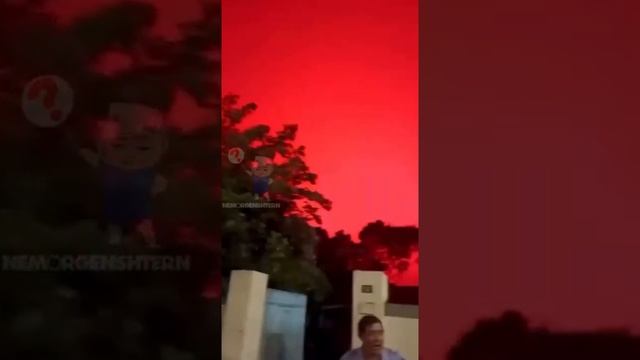 ⛅️Китай, Чжоушань.Небо красного цвета. Причина пока  неизвестна.