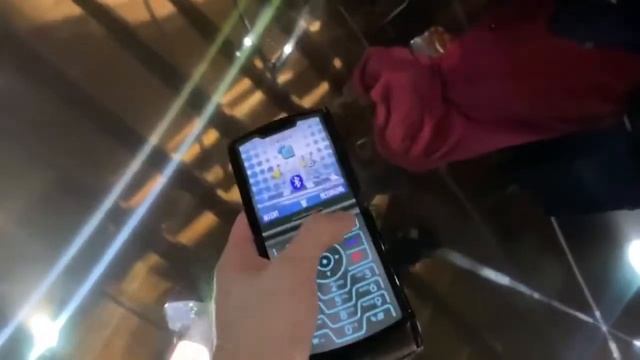 Motorola представила новый Razr — это «раскладушка» со сгибаемым экраном смотреть онлайн