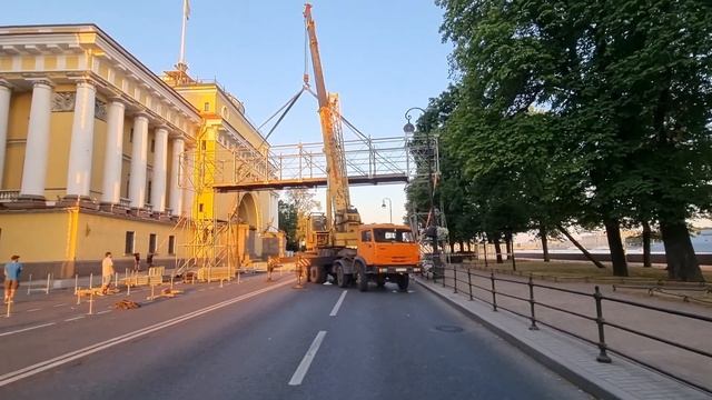 немного поработали в центре смотреть онлайн