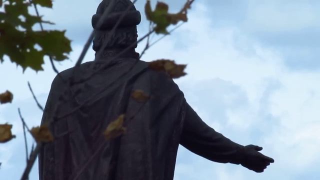 Патриарх Кирилл освящает памятник святому князю Владимиру. смотреть онлайн