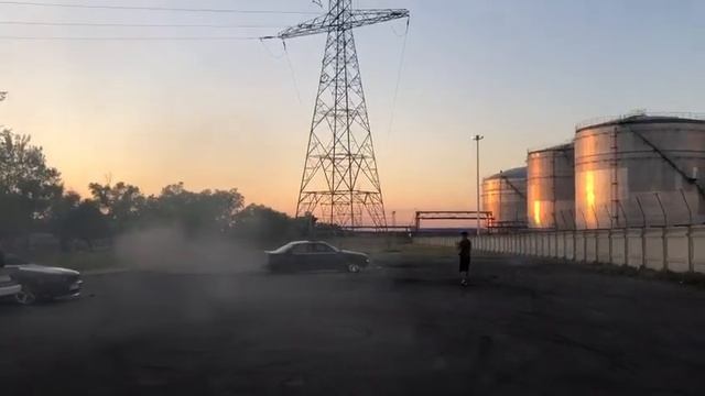 дрифт на БМВ Е34 520 2.0. объем 2. г.Кара Балта. Кыргызстан. сходка БМВ Е34 смотреть онлайн