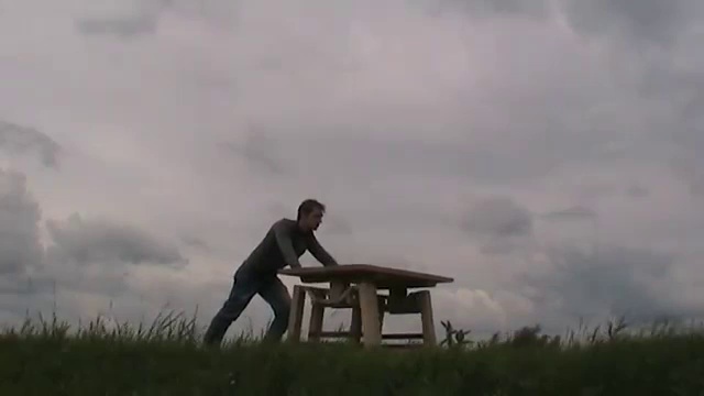 Ходячий стол