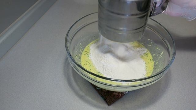 ПРЕКРАСНЫЙ ПЕРЕКУС НА ПИКНИК И НА РАБОТУ... / СЫРНЫЕ МАФФИНЫ С КОЛБАСОЙ смотреть онлайн