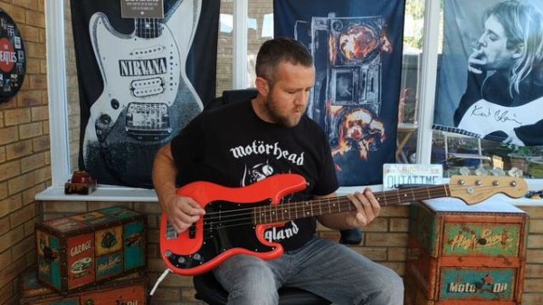 Squier Affinity Precision Bass PJ Review Demo