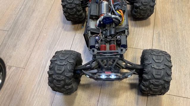 Traxxas Summit  1/8-1/10